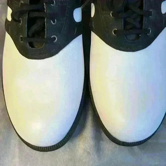 ***HOST PICK*** Adidas  Z-Traxion Stripe White Lace-Up Golf cleats Shoes - Picture 5 of 13